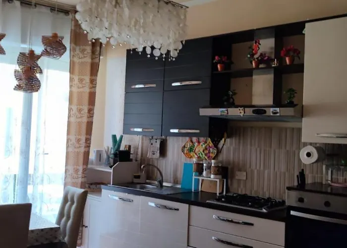 Azzurra - 850 M Al Mare - 75 Mq - Balconata Vivibile - Wi-fi - Pay Tv Gratis - Posteggio Auto Condominiale Non Assegnato Apartmán
