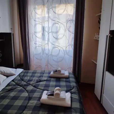 Azzurra - 850 M Al Mare - 75 Mq - Balconata Vivibile - Wi-fi - Pay Tv Gratis - Posteggio Auto Condominiale Non Assegnato Rapallo