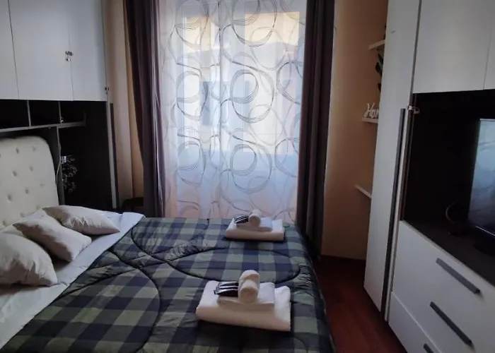 Azzurra - 850 M Al Mare - 75 Mq - Balconata Vivibile - Wi-fi - Pay Tv Gratis - Posteggio Auto Condominiale Non Assegnato Rapallo